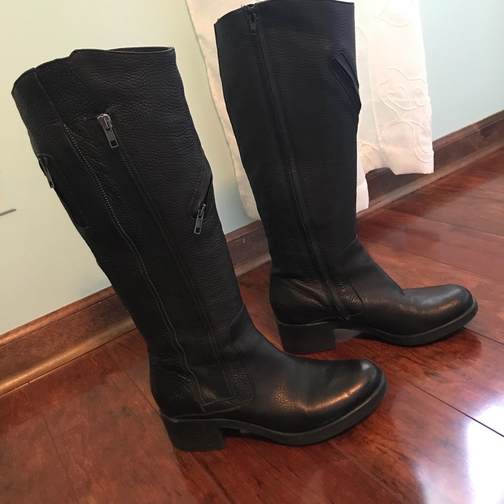 Vera Wang Boots